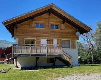 Chalet for 8 at the foot of the slopes with parking 50m from lifts - Crest-Voland - Bâtiment