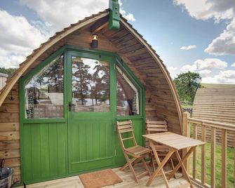 Cabin in Northumberland with Lake Views - Hexham - Patio
