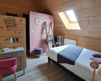 Cottage detached house quiet campaign + terrace, private parking. - Saint-Rimay - Habitación