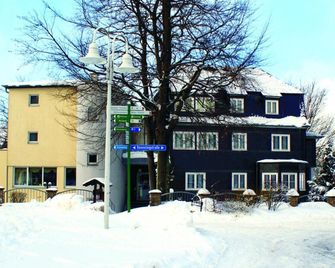 Hotel Haus Oberland - Masserberg - Building