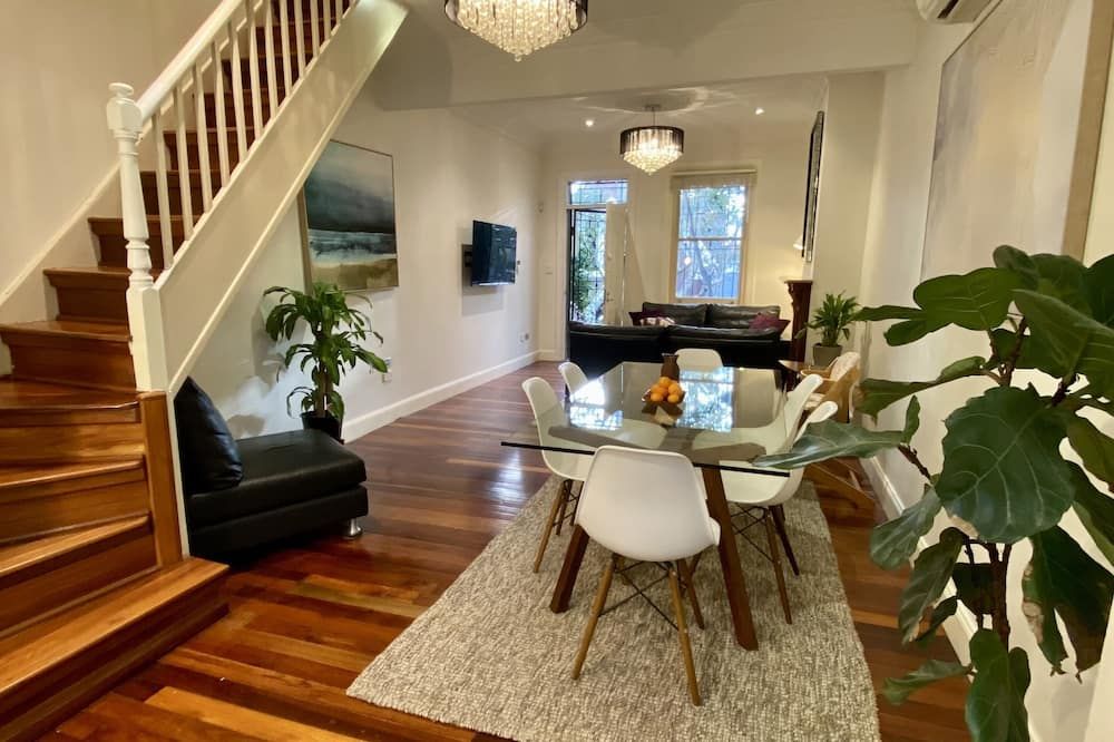 Immaculate 3 Bed City Home - Close to Everything! - סידני - חדר אוכל