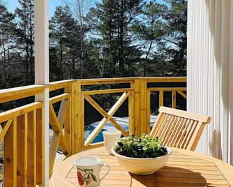 4 Person Holiday Home In Uddevalla-By Traum - Henån - Balcón