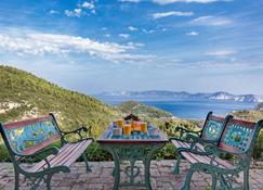 Character villa within countryside setting with private pool and sea view. - Skopelos - Balkon