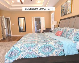Falcon Texas Size -Huge House-Houston 6 Bedrooms -14 Beds - Richmond - Bedroom