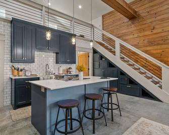 Fire pit/Outdoor Games/2 Blocks from Main Street - Denison - Kuchnia