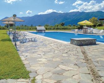 Amazing Home in Kamena Vourla With Wifi and 9 Bedrooms - Kamena Vourla - Piscina