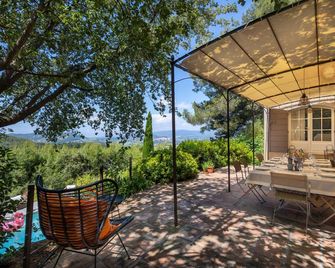 Charming Provencal farmhouse with panoramic view of the sea and vines + pool - Le Beausset - Patio