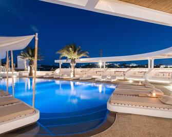 أندرو نيكوس هوتل - للبالغين فقط - ميكونوس - حوض السباحة