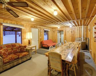 Quaint Deborgia Retreat Black Diamond Guest Ranch - Saint Regis - Dining room