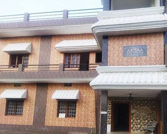 Hotel Gayatri Palace - Mughalsarāi - Building
