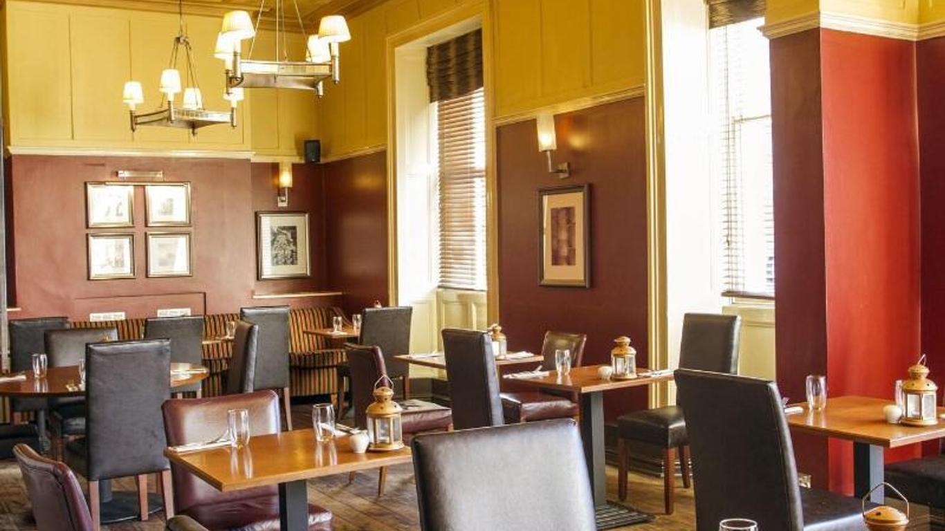 كلاسيك لودجيز - ذا وايت سوان