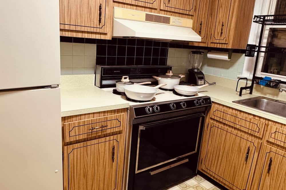Beautiful 3-bedroom house with AC in charming northeast Philadelphia - Philadelphia - Kitchen