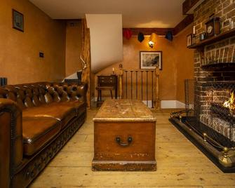 Fagins Den Themed Holiday Cottage Broadstairs - Broadstairs - Living room