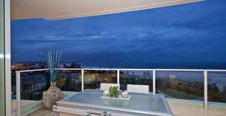 Kirra Surf Apartments - Coolangatta - Balkon