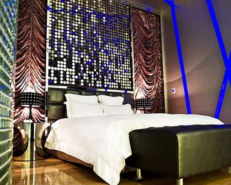 Royal Group Motel Ming Zu Branch - קאושיונג - חדר שינה