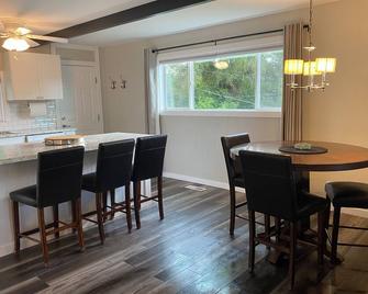 Mountain Bench Guest Apartment W/2 Balconies Ogden's Historical East bench - Ogden - Dining room