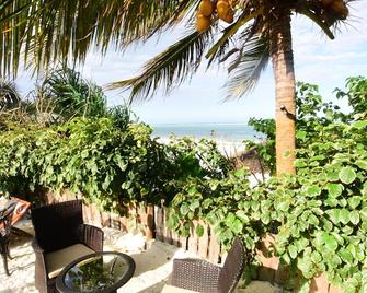 Beach Front Private Villa with a pool, 4 bedroom - Matemwe - Innenhof