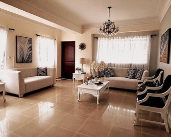 Goistay Descubre El Encanto Nico De Repb - Los Tres Brazos - Living room