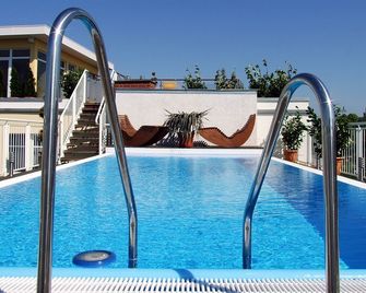 Hotel Kubrat an der Spree - Berlin - Pool