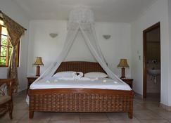 Le Surmer Self Catering Chalets - La Digue - Schlafzimmer