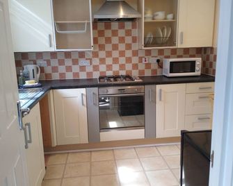 For walkers. sea-lovers and cyclists - a delightful 2-bedroom townhouse! - Port Talbot - Cuisine