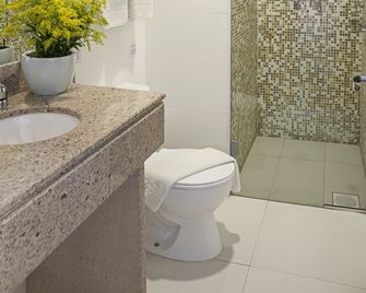 TRYP by Wyndham Varginha Cafe Royal - Varginha - Badkamer