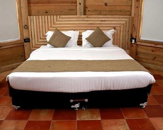 The Campollian Club - Khopoli - Bedroom