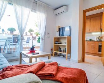 Fully equipped charming apartment with terrace | City view - Sitges - Wohnzimmer