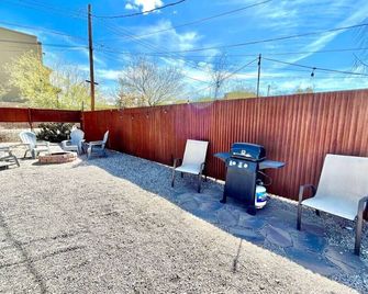 Casita / Fully Fenced / 1 Br 1 Ba / Near U of A - Tucson - Patio