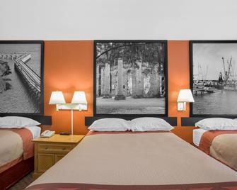 Super 8 by Wyndham Port Royal/Beaufort - Port Royal - Bedroom