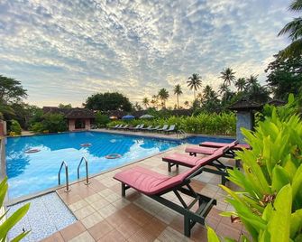 Cherai Beach Resorts - קוצ'י - בריכה