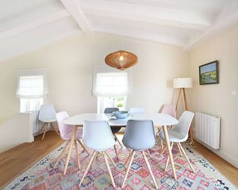 Maison au Coeur du Village D'ars en ré, Idéalement Entièrement Rénovée - Ars-en-Ré - Dining room