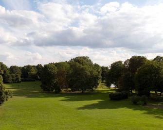 Schloss Zinzow - Friedland - Outdoors view