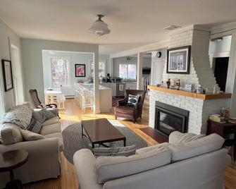 Sweeping Ocean Views in Cape Elizabeth Maine - Cape Elizabeth - Soggiorno