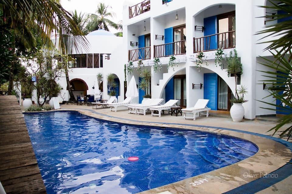 Mykonos Blu Resort - בגה (הודו) - בריכה