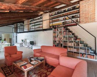 Magnificent apartment in the guesthouse of Villa Valmarana with frescoes by Tiepolo - Vicenza - Lounge