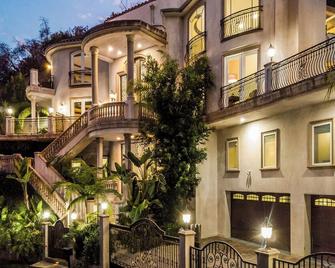 Villa Robmar - Universal City - Edificio