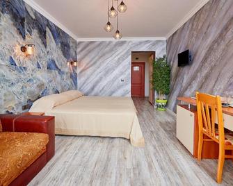 Petar and Pavel Hotel & Relax Center - Pomorie - Bedroom