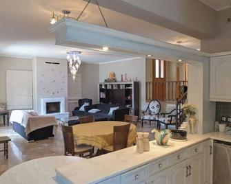 Thimeli Hotel - Lygourio - Kitchen