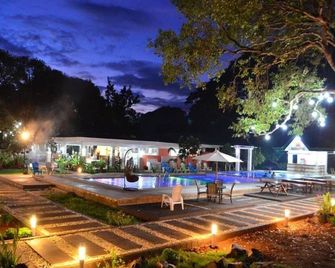 Ponce De Leon Garden Resort Powered by Aston - Puerto Princesa - Piscine