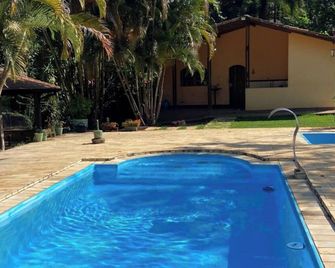 Property in virgin forest with 5 bedrooms, 1 hour from São Paulo. - Nazare Paulista - Zwembad
