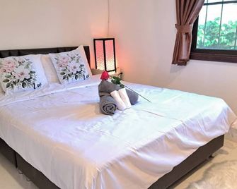 November T Lodge . Cozy budget house. - Bang Lamung - Bedroom