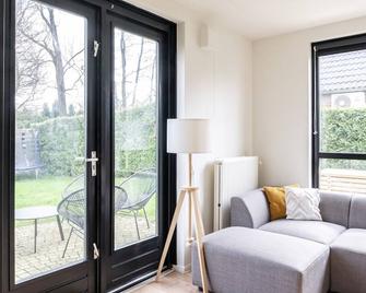 Lakeside Paradise Cozy Cottage With Hot Tub - Bergharen - Sala de estar