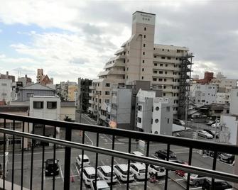 Near Tram Apartment Okayama - 岡山市 - バルコニー