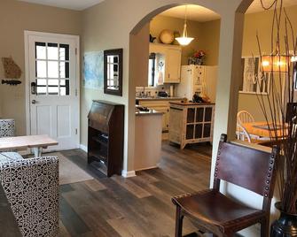 Lake Lanier Getaway in North GA Mountains- Warm Weather Fun, Ready When You Are! - Dawsonville - Huiskamer