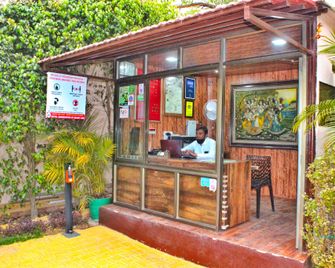 Hill 'N' You - A Boutique Garden Resort - Mount Abu - Front desk