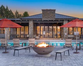 1 Bedroom w/loft Deluxe Cabin Sleeps 6, 30 minutes to Sedona -No pets - Camp Verde - Pool