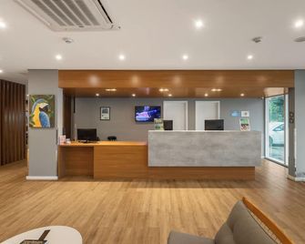 카란다 H플러스 익스프레스 - 캄푸 그란데 - 프론트 데스크