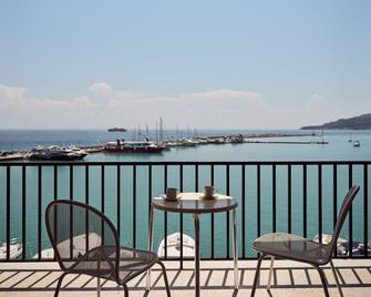 Strada Marina Hotel - Закінф - Балкон