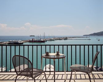 هوتل سترادا مارينا - مدينة زاكينثوس - شرفة